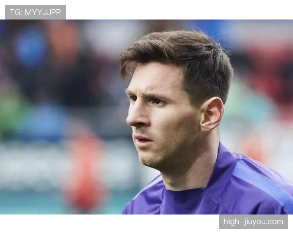 拉菲尼亚这波打扮，像是直接走出豪门派对的，小区大妈都看懵了！